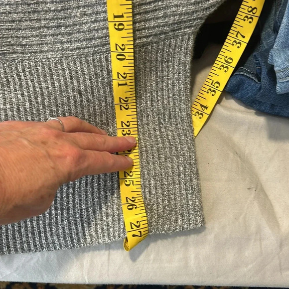 Cynthia Steffe Grey silver metallic front zipper sweater size XS. - Picture 14 of 14